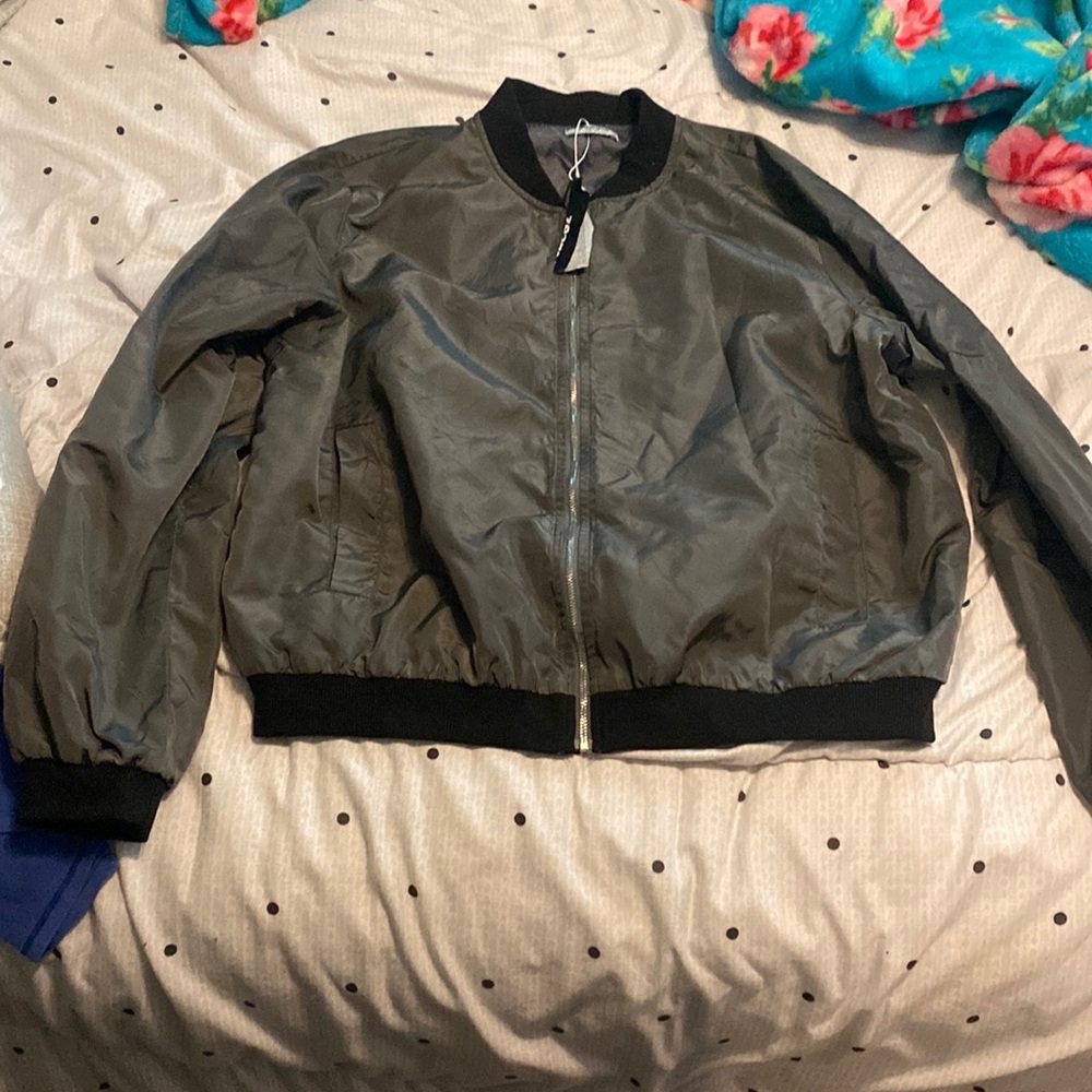 Lightweight bomber jacket
